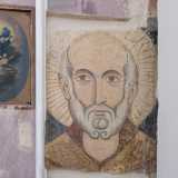 ...e Nicola. L�opera che ritrae il santo di Myra � attribuita a un pittore di influenza bizantina del XIII�XIV secolo: rappresenta probabilmente il dipinto pi� antico della chiesa